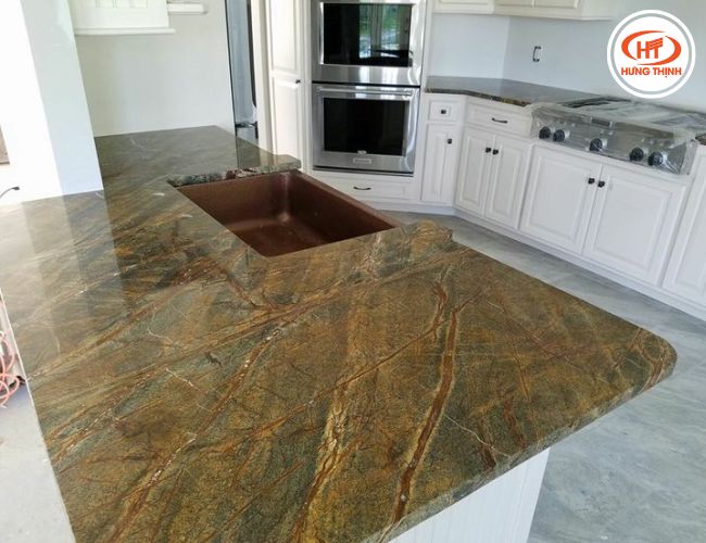 Mặt đá bóng mịn tạo cảm giác sạch sẽ, dễ dàng vệ sinh. 