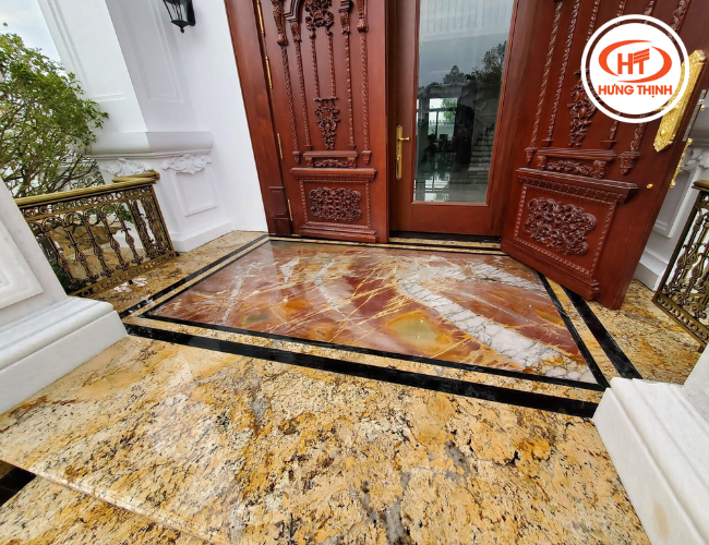 Đá Granite Solarius lát sảnh kết hợp đi viền đen 