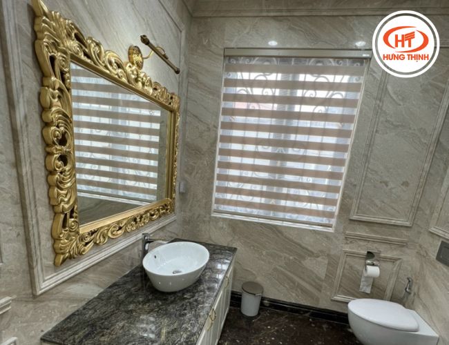 Tường nhà tắm tông be đá Vân Gỗ Ý mang lại cảm giác sống sang trọng. 