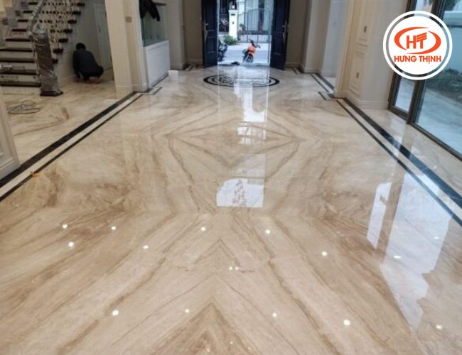 Sự kết hợp giữa đặc tính vật lý và vẻ đẹp giúp đá Marble Vân Gỗ Ý trở nên thịnh hành. 