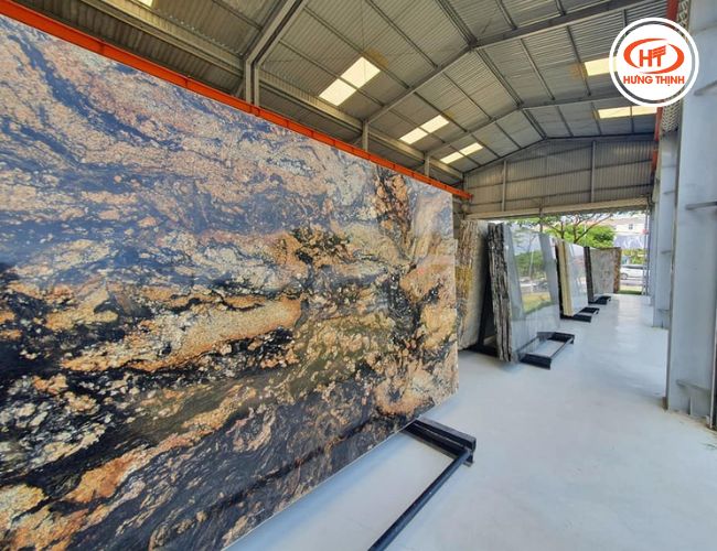 Kho đá Gia Phúc với khối lượng đá hoa cương lớn. 