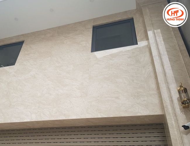 Nhà mặt phố phong cách tân cổ điển ốp mặt tiền bằng đá Oman Hoa To đẹp.