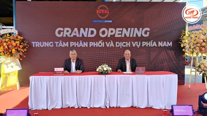 Đại diện kho đá Sài Gòn Hưng Thịnh và đại diện Royal Sintered Stone