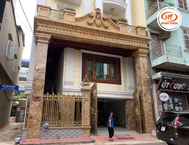 Căn biệt thự nổi bật giữa phố nhờ đá mặt tiền Granite Amazonia.