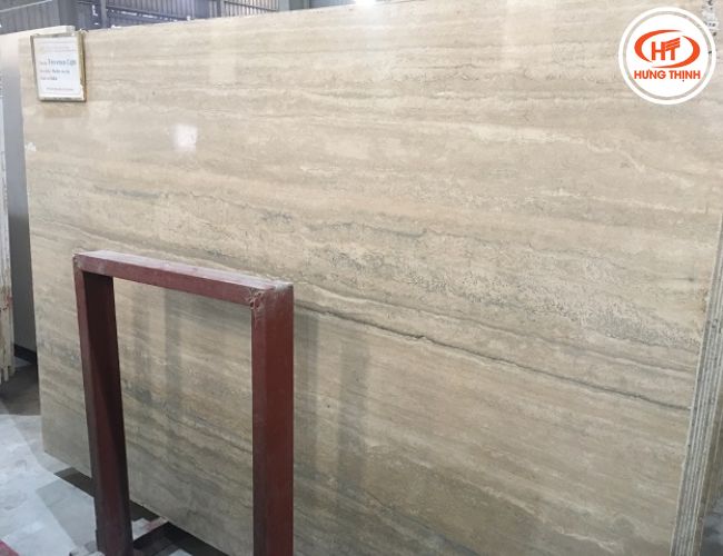 Đá cẩm thạch vân gỗ trưng bài tại kho Hưng Thịnh.