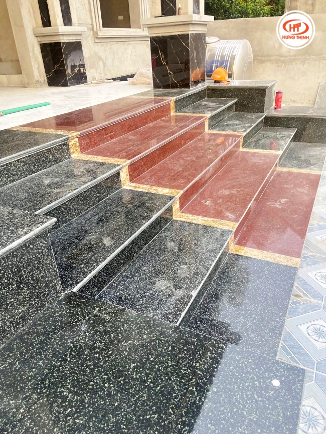 Công trình đá bậc cấp ốp đá Xanh Hassan kết hợp đỏ Ấn
