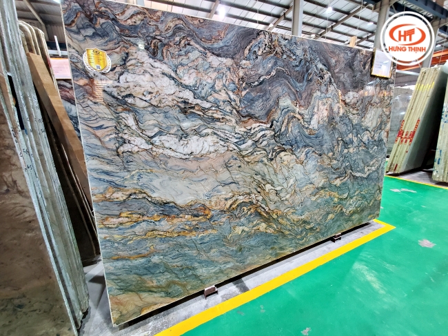 Mẫu đá thạch anh nền xanh biển, vân cam nâu cực kỳ hợp mắt.