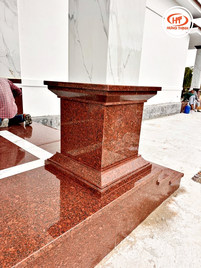 Tam cấp và cột ốp đá Granite đỏ Ấn