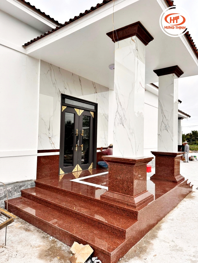 Bề mặt đá sáng bóng dễ lau chùi, hạn chế bạc màu