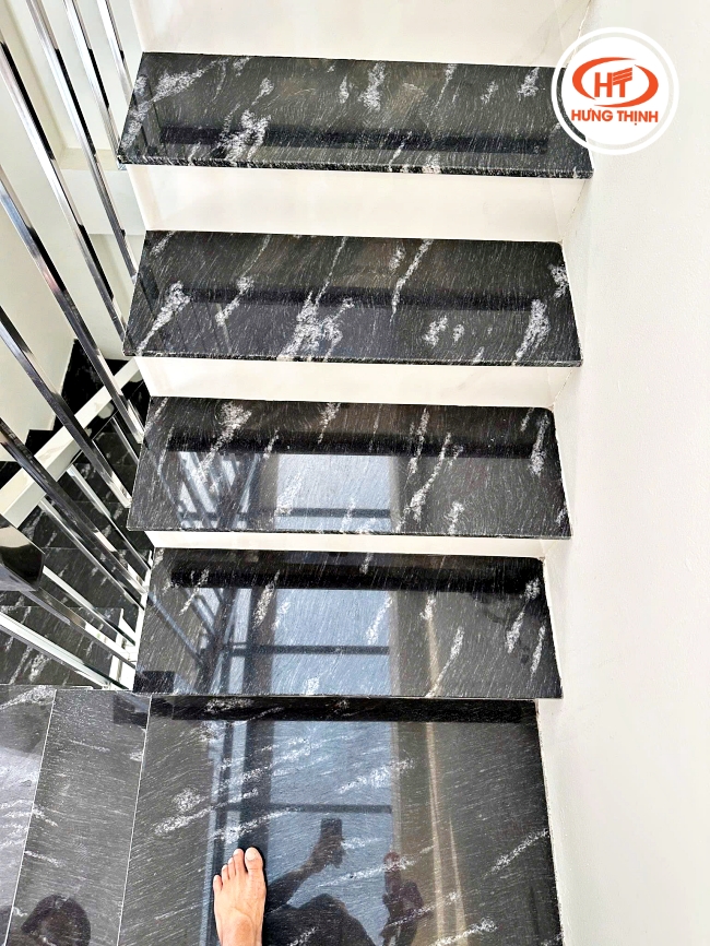 Đá hoa cương cầu thang giá rẻ Đen Cá