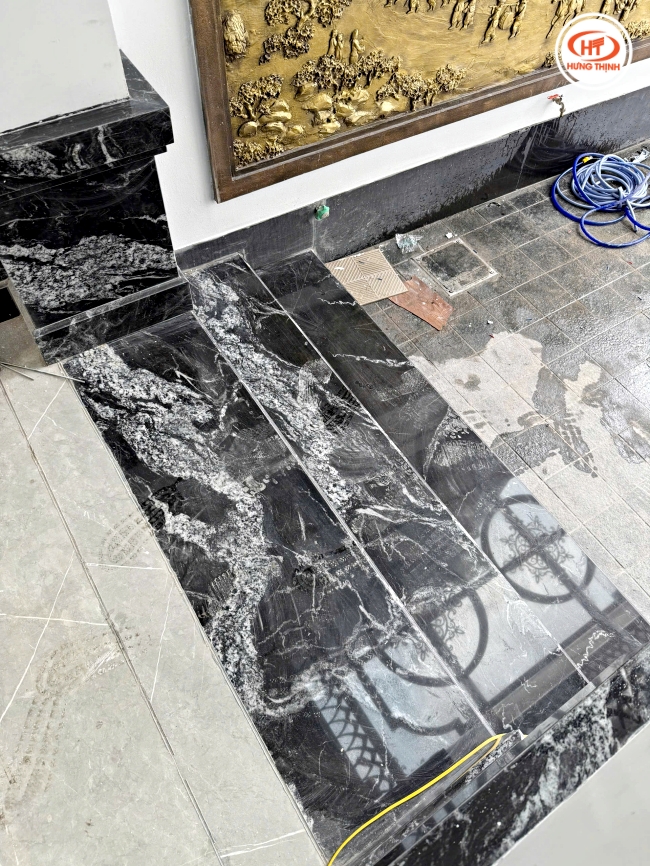 Tam cấp và trụ cột của công trình bậc tam cấp đá hoa cương Black Forest