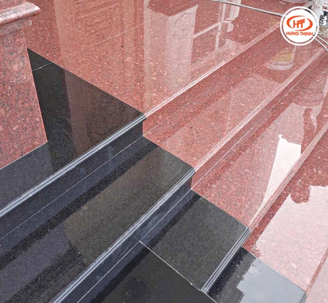 Đá bậc tam cấp đá hoa cương đỏ Ruby phối hợp cùng đá đen ốp tam cấp