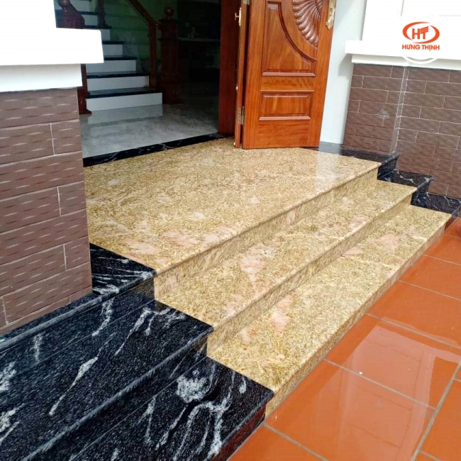 Mẫu bậc tam cấp đá hoa cương Vàng hoàng gia phối đen cá 