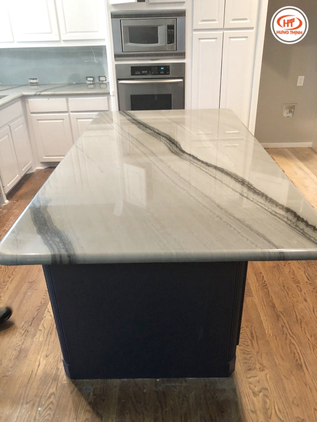 Bề mặt sáng bóng giúp đá Quartz Silver Shadow dễ lau chùi