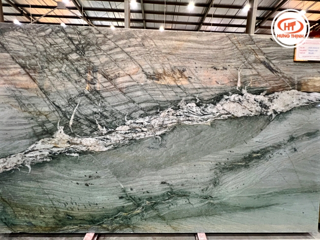 Màu xanh đục Angel Wings là một sắc độ hiếm thấy của đá tự nhiên.