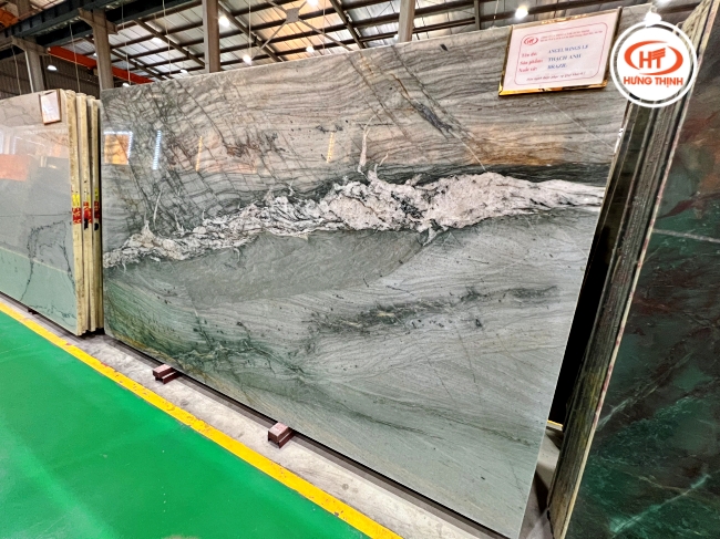 Đá Thạch anh xanh phong phú về sắc độ và hệ vân. 