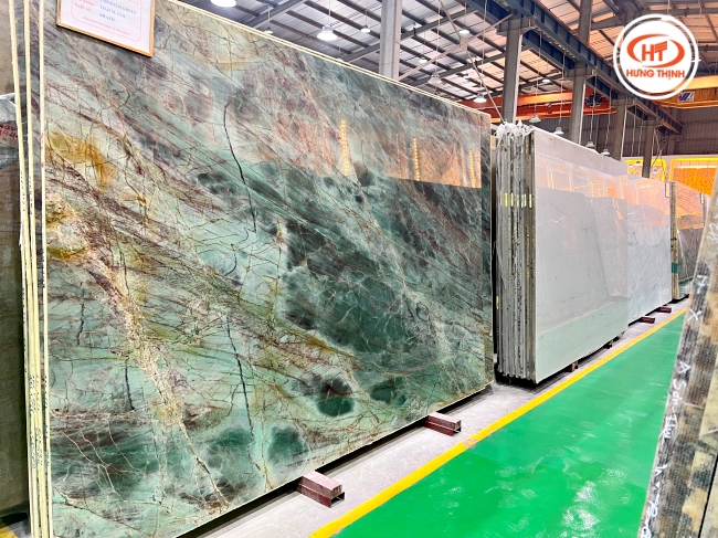 Màu xanh ngọc bảo của đá Thạch Anh xanh Emerald Green thể hiện sự quyền uy, thời thượng