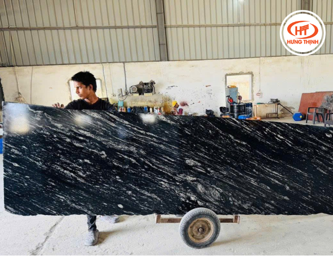 Vân đá đen rừng bóng đẹp giúp dễ vệ sinh và bảo dưỡng