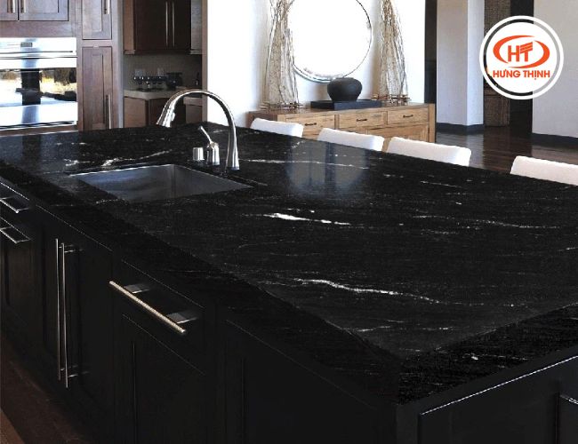 Dùng đá Via Lactea cho bàn bếp sẽ không sợ ngấm ngược và lộ vết ố. 
