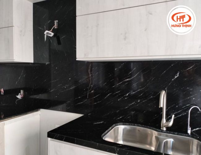 Ốp bếp và tường bằng đá hoa cương Via Lactea