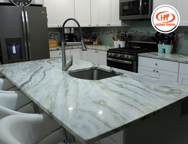 Bàn đảo ốp đá Hymalaya Onyx màu xanh ngọc tuyệt đẹp