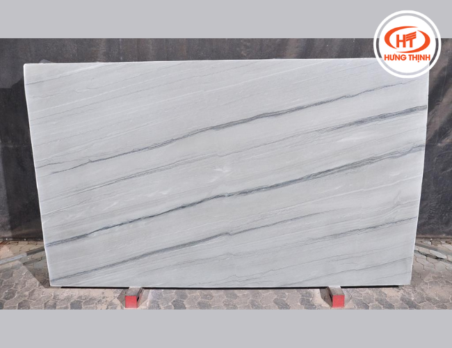 Đá Thạch Anh Silver Shadow có độ cứng cao nên thường được sử dụng ốp cầu thang