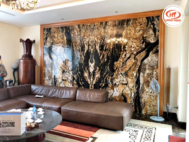 Tranh đá hoa cương Black Taurus đối vân cực ấn tượng. 