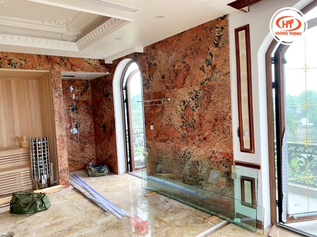 Tường nhà ốp đá hoa cương đỏ Vocano.