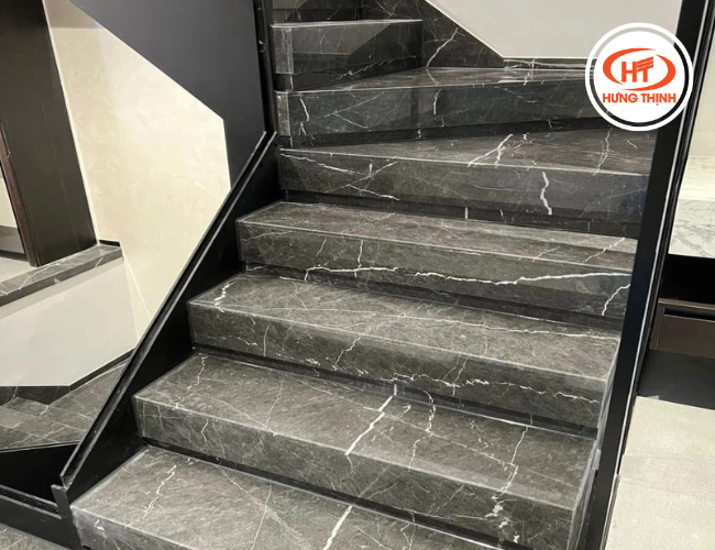 Màu xám của đá giúp không gian trở nên sang trọng 