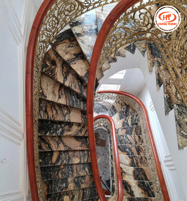 Hình ảnh thực tế đá Golden Ocean trong hạng mục cầu thang cực sang trọng