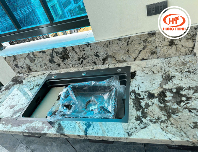 Granite Champagane gold ban bep 1