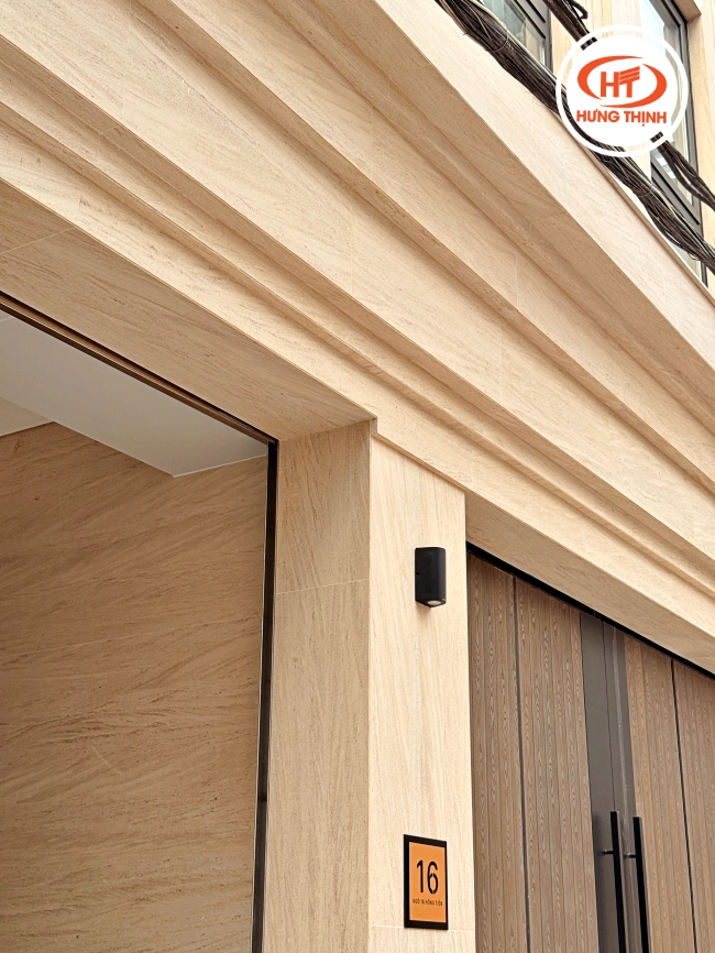 Từng đường phào cạnh được đội ngũ của tổng kho Hưng Thịnh thi công tỉ mỉ