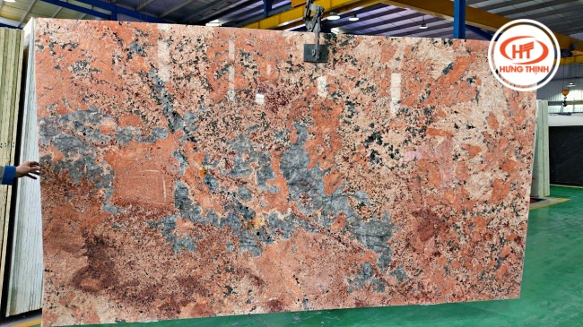 Đá đỏ Alaska chống thấm nước tốt, khả năng chịu được tác động mạnh của thời tiết, không bị mài mòn, không phai màu.