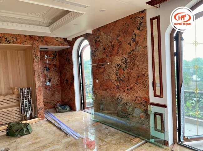 Đá Granite Alaska Red ốp tường dễ vệ sinh và duy trì vẻ đẹp lâu dài