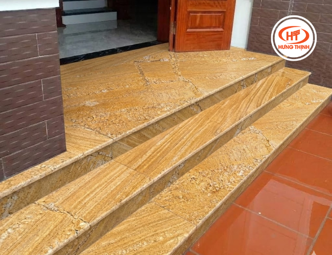 Granite India Gold với bậc thang tinh tế