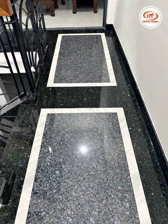 Khu vực sảnh cầu thang ốp đá Granite Xà cừ hoàng gia