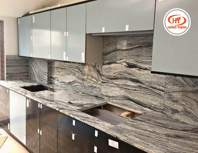 Đá Kupam White ốp bếp giúp hạn chế bám dầu mỡ, vết bẩn