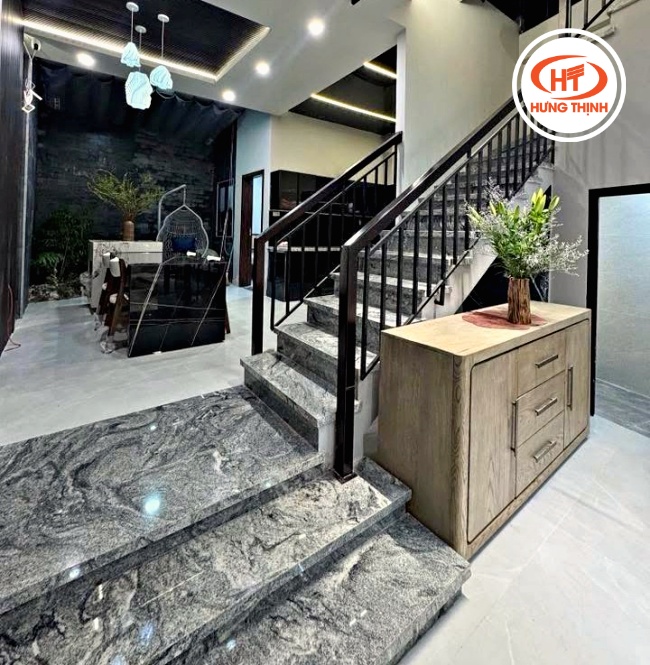 Đá Granite Asian White ốp cầu thang với màu sắc sang trọng