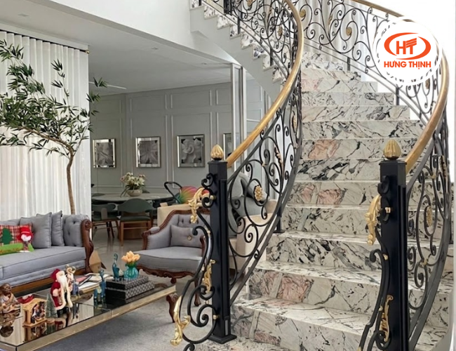Cầu thang đá hoa cương Blossom White có khả năng chống mài mòn tốt