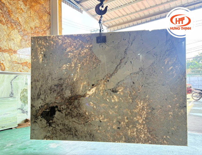 Đá Granite Blossom White sử dụng làm tranh xuyên sáng giúp nâng tầm không gian