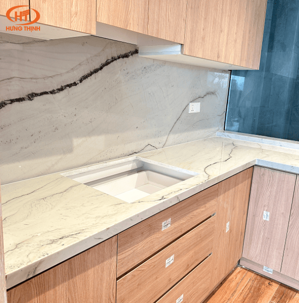 Những mẫu đá mặt bếp đẹp gam màu sáng phù hợp với căn bếp chung cư