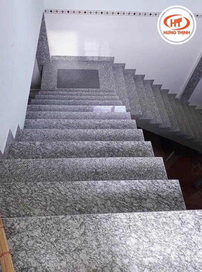 Đá Granite trắng mắt rồng dược ứng dụng phổ biến trong hạng muc ốp cầu thang