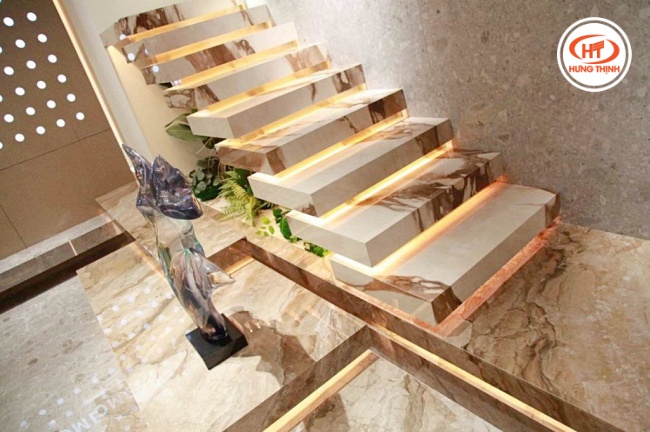 Đá cầu thang màu trắng nung kết tạo nên bức tranh độc đáo đầy sức hút
