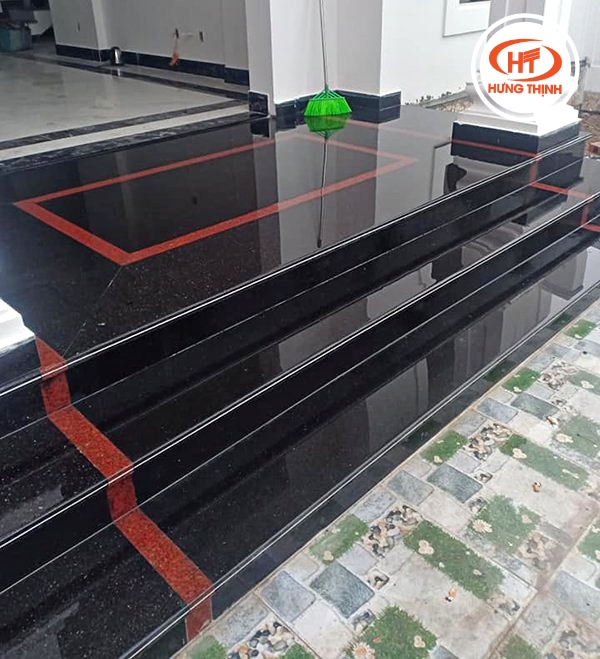 Tam cấp đá hoa cương Kim sa được nhiều gia đình yêu thích