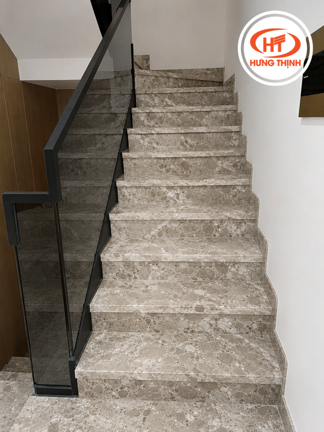 Cầu thang ốp đá Marble Burdur Brown tạo hiệu ứng thị giác đẹp mắt