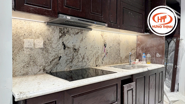 Đá Granite ốp bếp chung cư, căn hộ luôn nằm trong nhóm vật liệu được lựa chọn nhiều nhất.