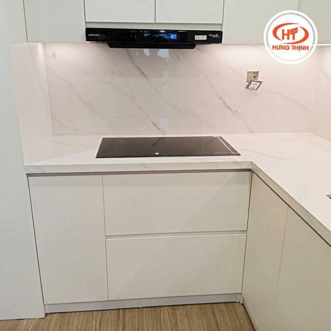 Đá bàn bếp trắng vân mây ó độ cứng vượt trội phù hợp với hạng mục đá ốp bếp