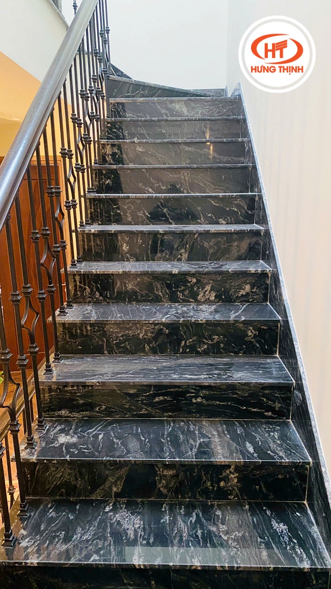 Tổng quan cầu thang ốp đá Granite Black Forest