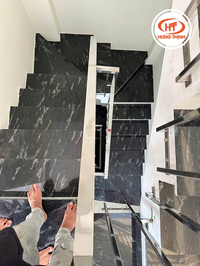 Thực tế đá cầu thang Granite Đen Cá