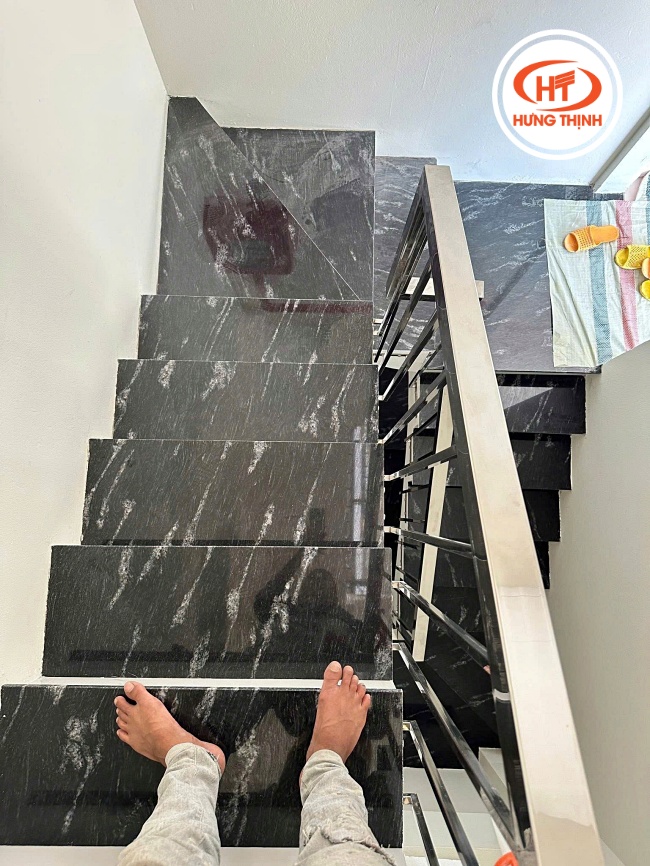 Thi công đá ốp cầu thang Granite Đen Cá